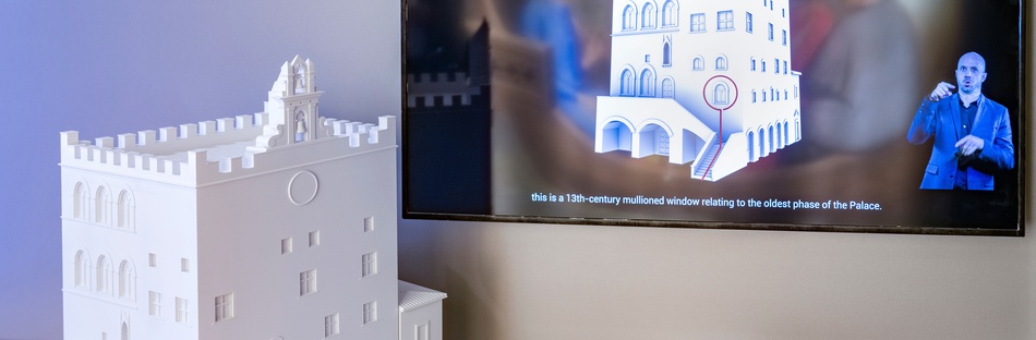 The tactile model of Palazzo Pretorio and the video with subtitles in English and IS